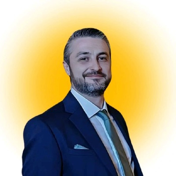 Portrait de Romain Bailleul, Conférencier & formateur IA · Auteur du concept d'ipromptisme
